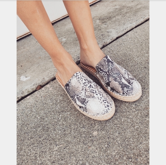 🚨END OF SUMMER SALE// snake print Espadrille - Picture 2 of 6